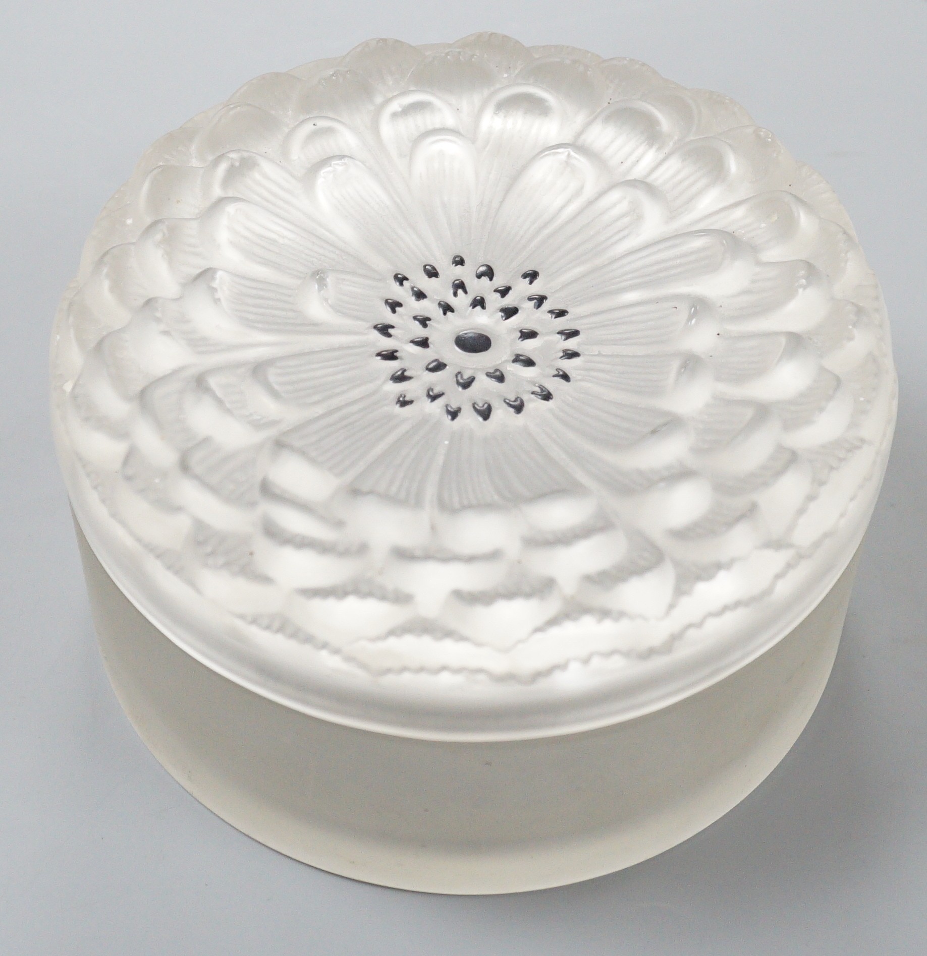 A Lalique crystal Dahlia jar and cover - 14cm